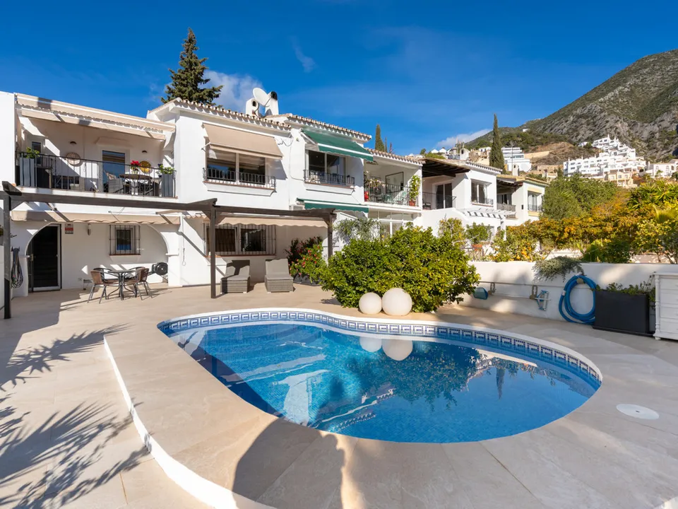 Maison avec piscine en vente dans la montagne près de Marbella en Espagne.
