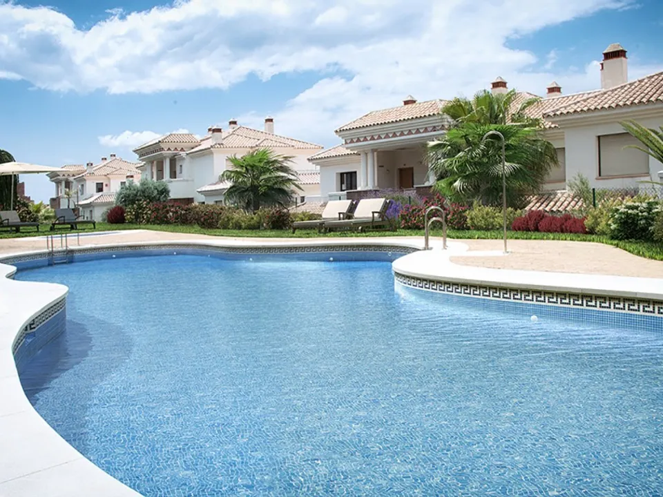 Appartement avec piscine en vente à Casares en Espagne.