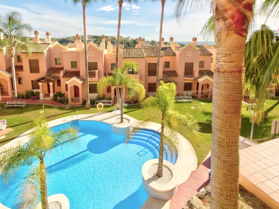 Maison avec piscine à vendre à Estepona en Espagne.