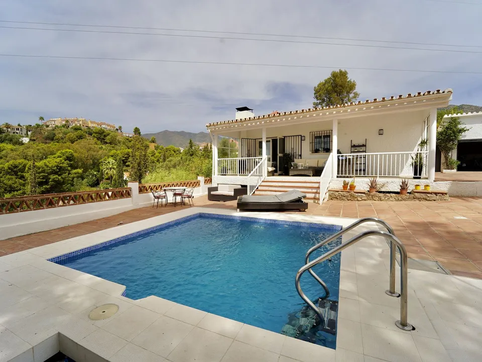 Villa avec piscine et grande terrasse en vente à Torreblanca à Fuengirola en Espagne.